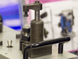 Pivoting hydraulic cylinders